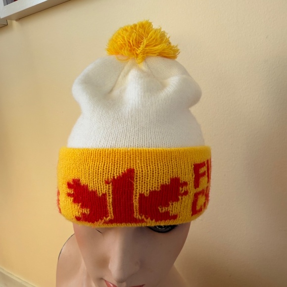 Vintage White & Yellow Pom-Pom Beanie – “First Choice” Graphic * Fun retro - Picture 4 of 6